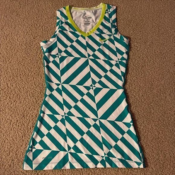 Nike Pro Geometric Fitted Dri-Fit‎ Tank Top - Picture 1 of 2
